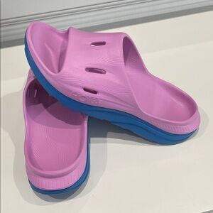 Hoka Ora Recovery Vibrant Pink and Blue Slides Mens 11 Womens 13 NWOT